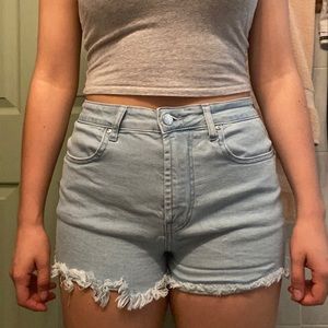 Light blue short shorts with raw hem